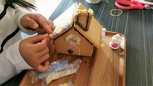 お菓子の家 デコレーション