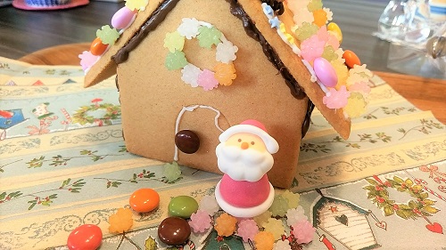お菓子の家 デコレーション 完成